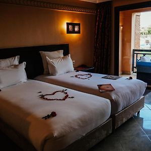 Double Room Pool View 2 adultes &1 enfant 12 ans